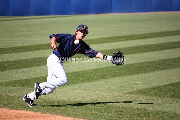 Richy Pedroza lunges for a ball just out of his reach