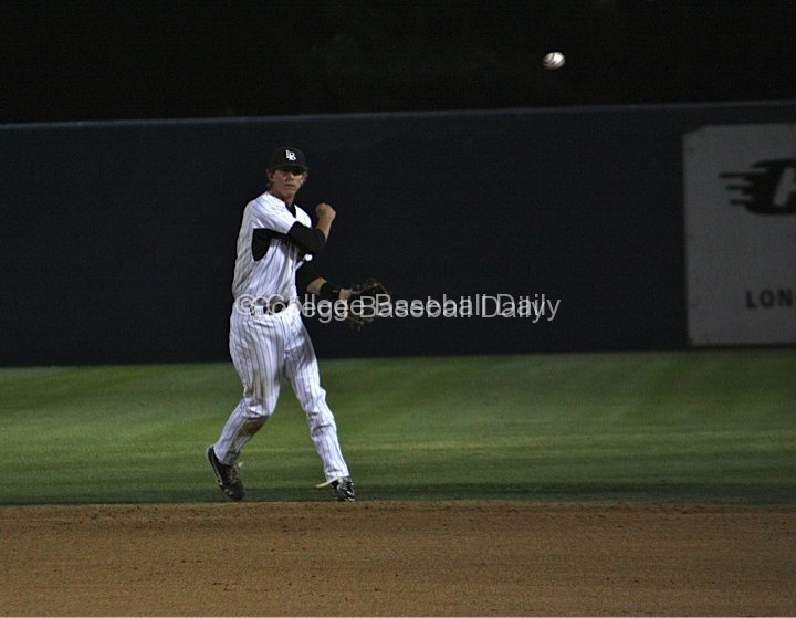 Jeff McNeil throws to first.