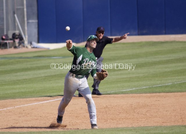 Aritz Garcia makes a play at third base.